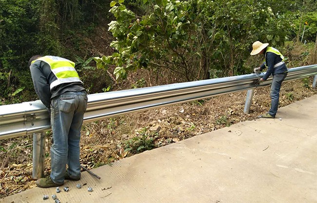 滨州高速公路护栏的定期维护与保养