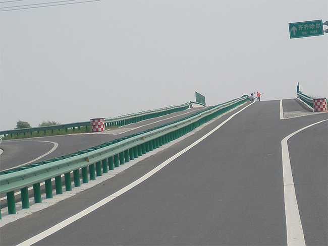 滨州高速公路护栏的材质与规格