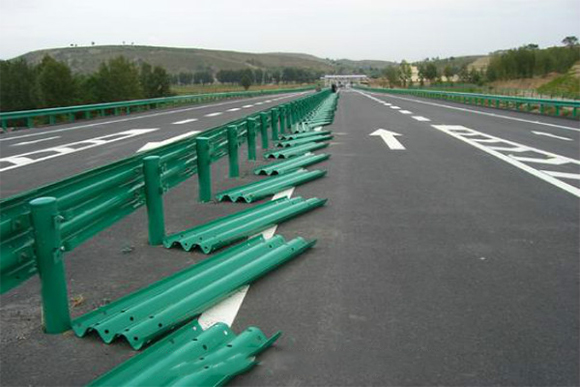 滨州波形护栏的维护与管理确保道路安全的关键步骤